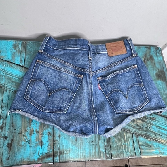 Levi’s 501 Denim Cut off High Rise Jean Shorts Button Fly Raw Hem Size 25 - Picture 12 of 13